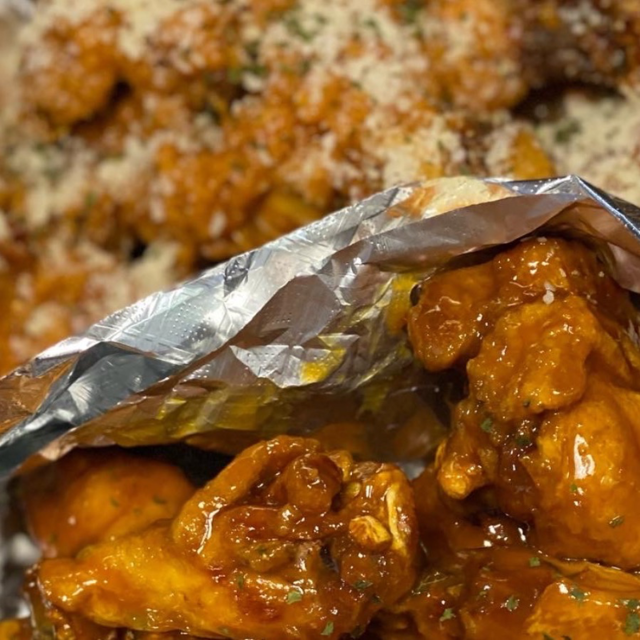 8 Pc Wings 2 Flavors.