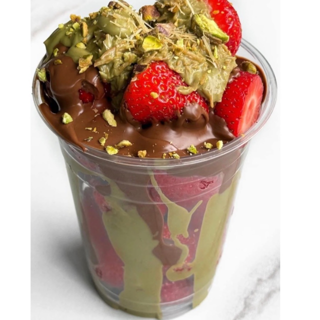 Dubai Strawberry Cup 12oz.