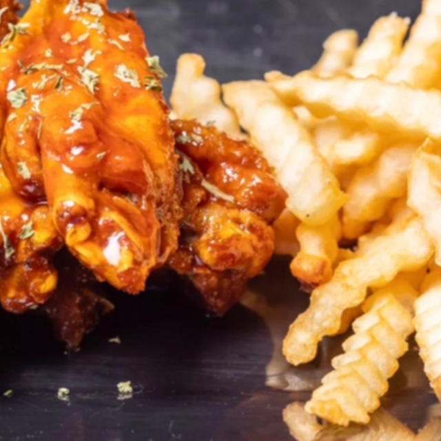 4 Wings w/Fries.